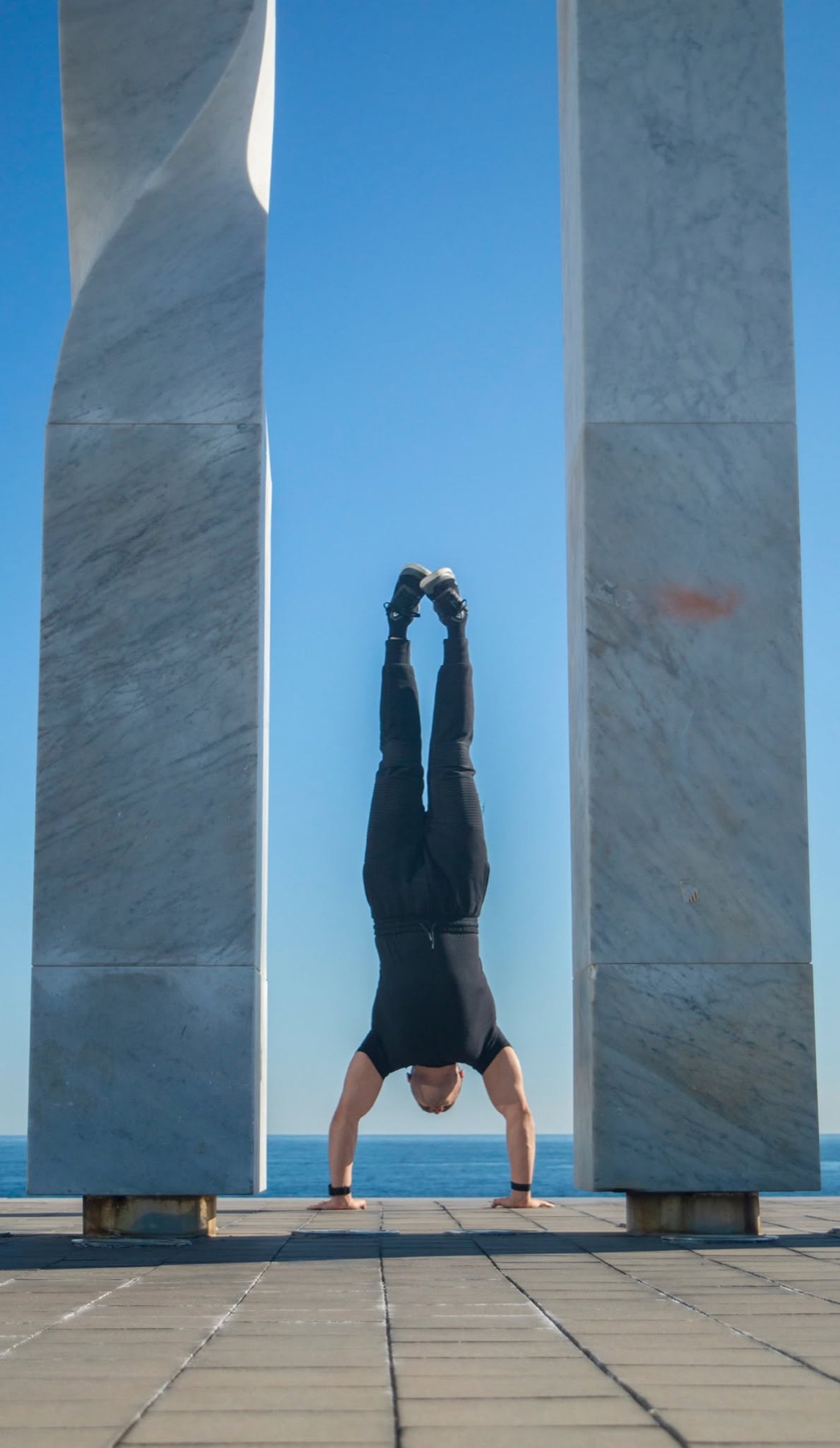 Captain Burpee training, handstand by the sea